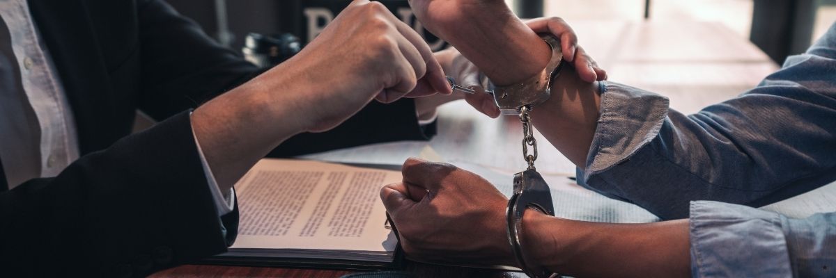 İzmir’de Ceza Avukatı Seçimi Nasıl Yapılmalı
